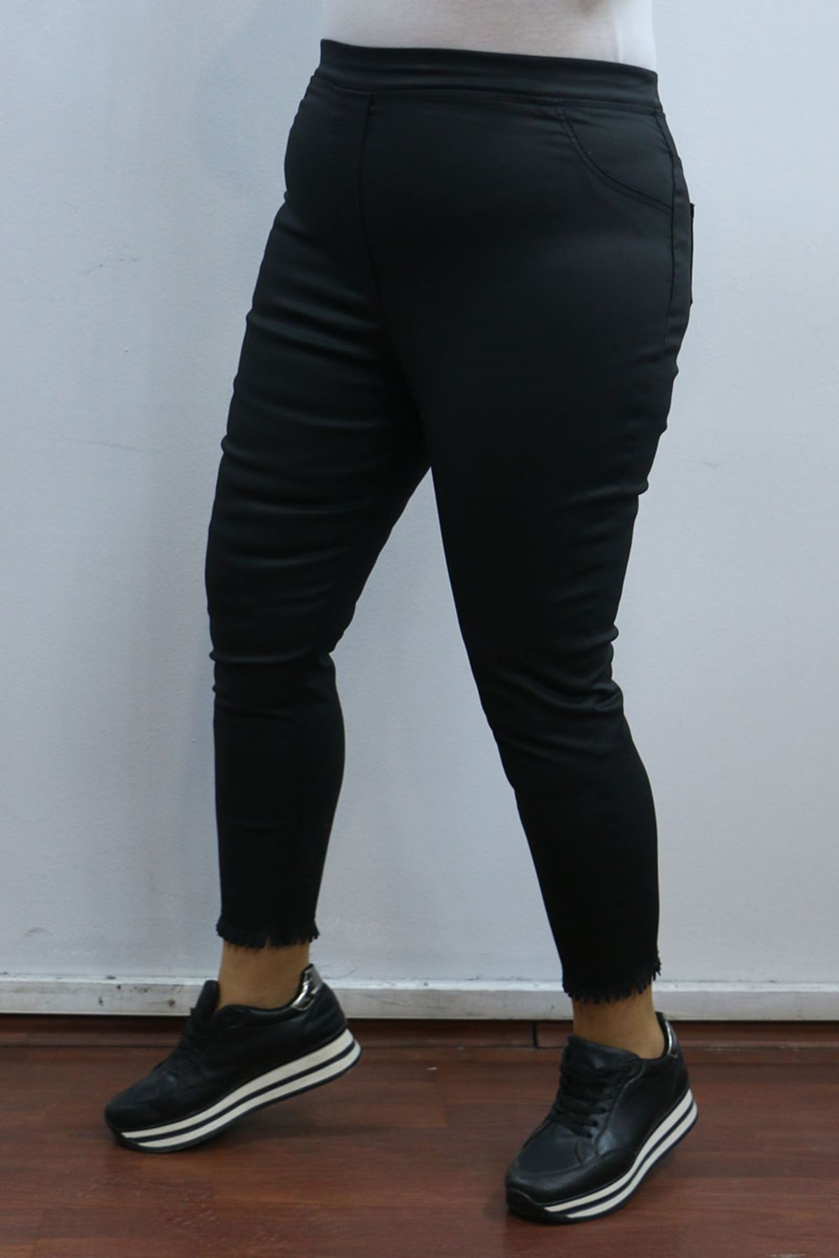 9138  Büyük Beden Mat Deri Görünümlü Dar Paça Kot Pantalon- Siyah-1