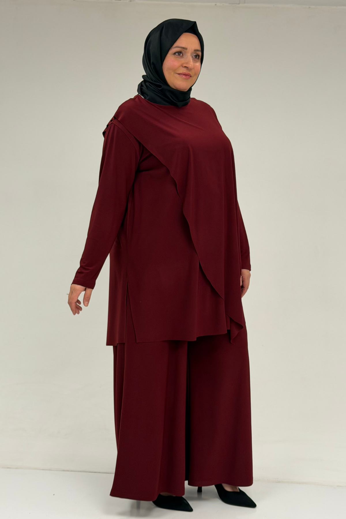 67004 Büyük Beden Önü Ve Arkası Pelerin Detaylı Sandy Pantolonlu Takım - Bordo