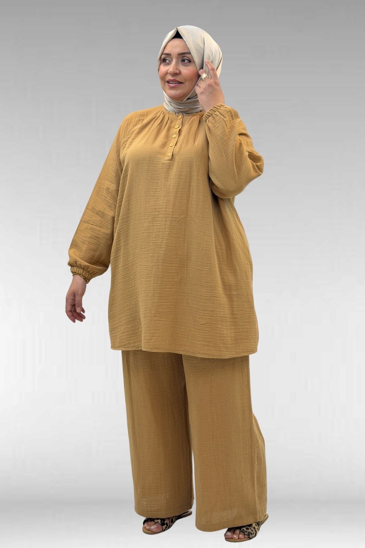 67039 Büyük Beden Yarım Patlı Sıfır Yaka Müslin Pantolonlu Takım - Bisküvi