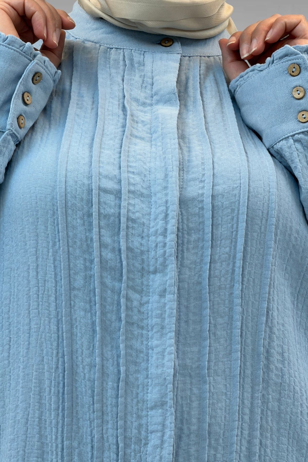 68022 Büyük Beden Boydan Pile Detaylı Müslin Gömlek - Bebe Mavi