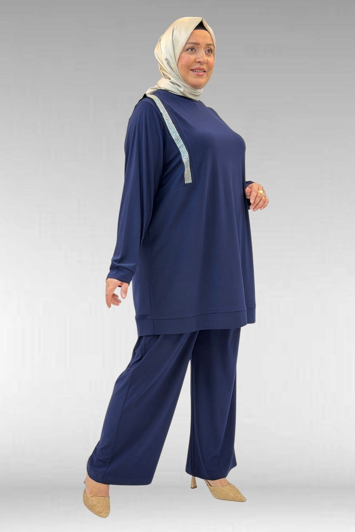 67022 Büyük Beden Omzu Taş Detaylı Sandy Pantolonlu Takım - Lacivert