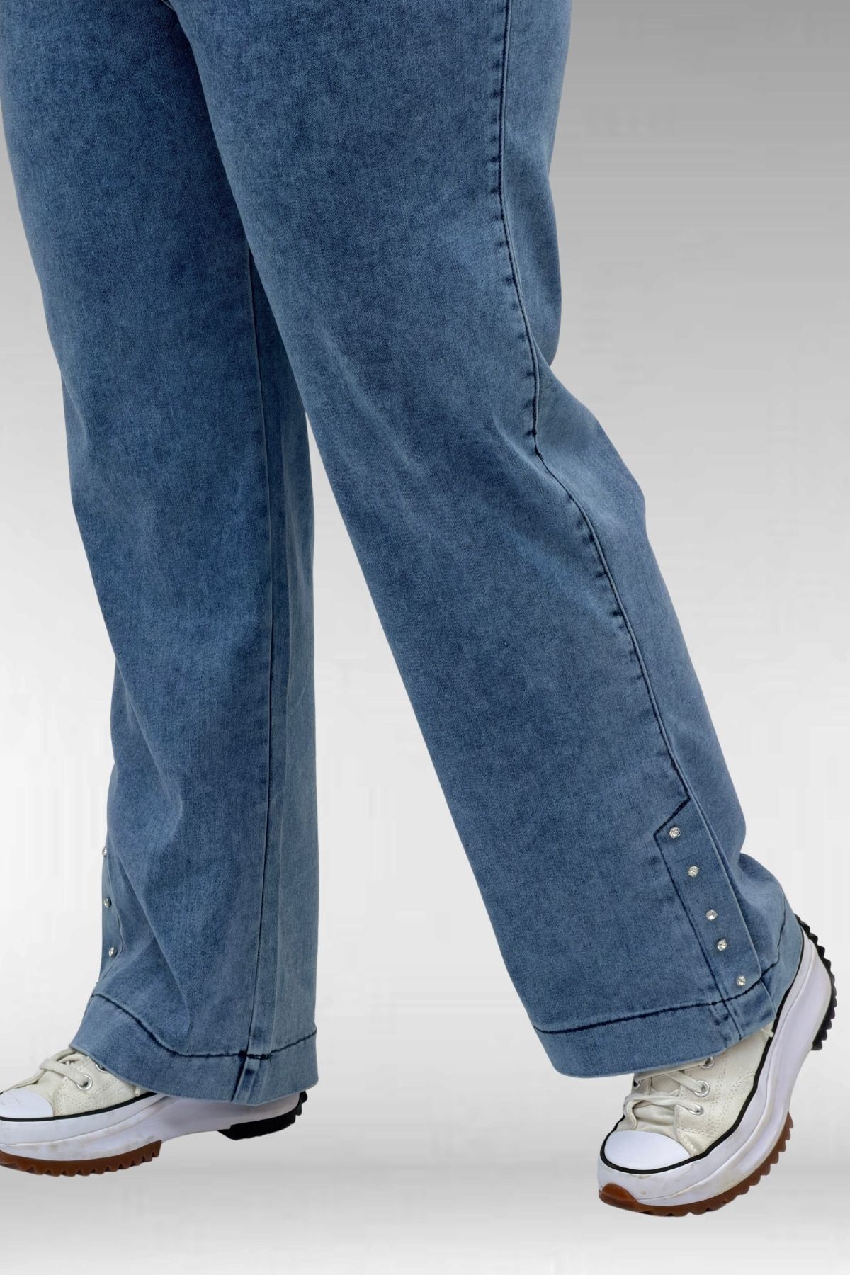 59024 Büyük Beden Paçasında Taş Detaylı Kot Pantolon - Açık Mavi