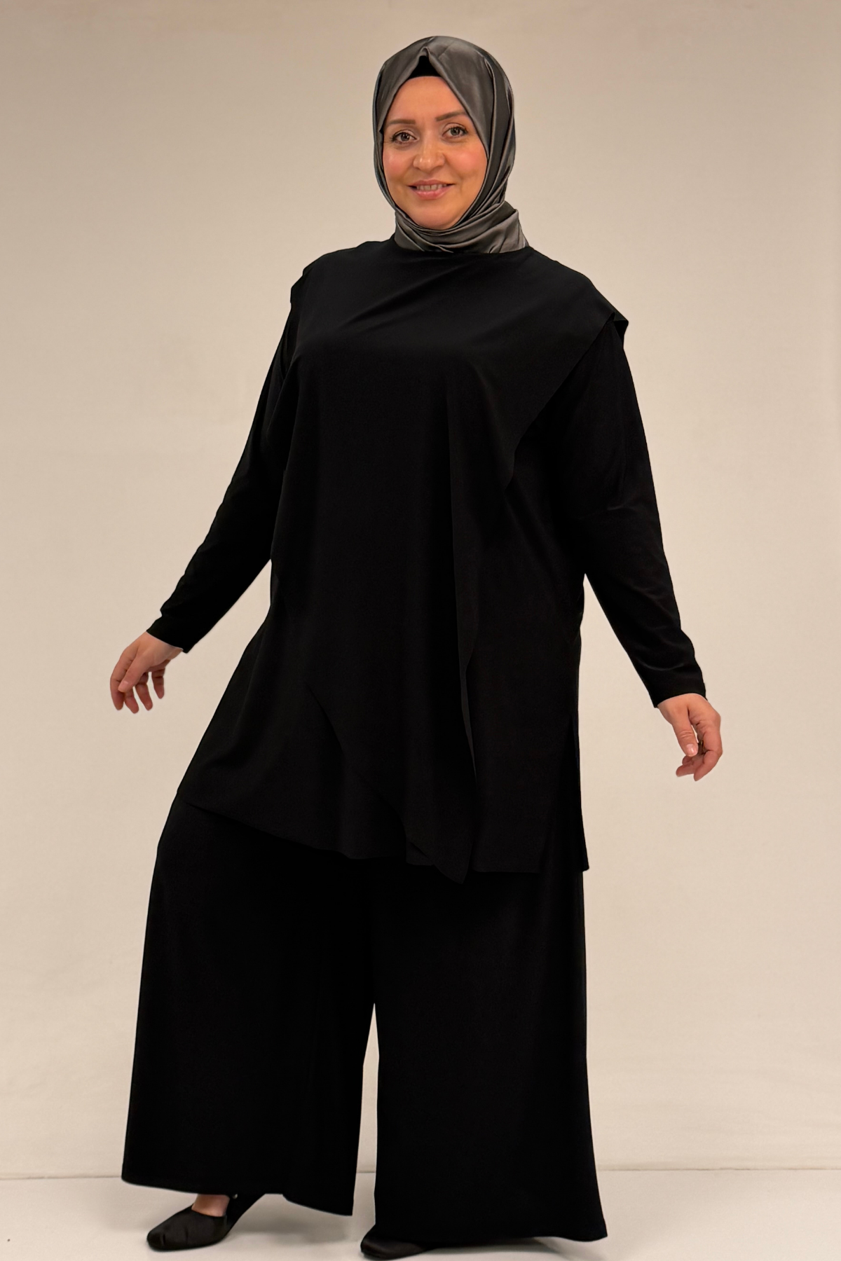 67004-E Büyük Beden Önü Ve Arkası Pelerin Detaylı Sandy Pantolonlu Takım - Siyah