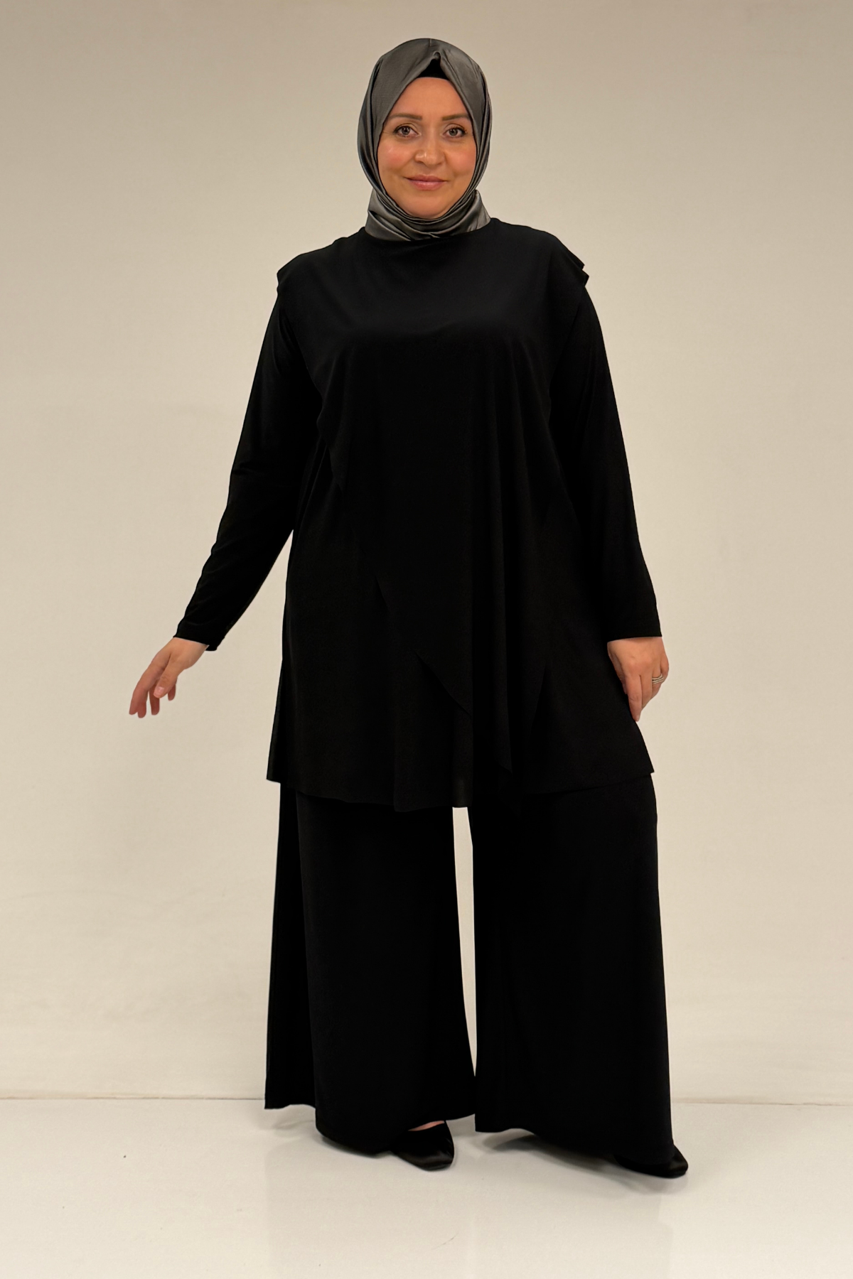 67004-E Büyük Beden Önü Ve Arkası Pelerin Detaylı Sandy Pantolonlu Takım - Siyah