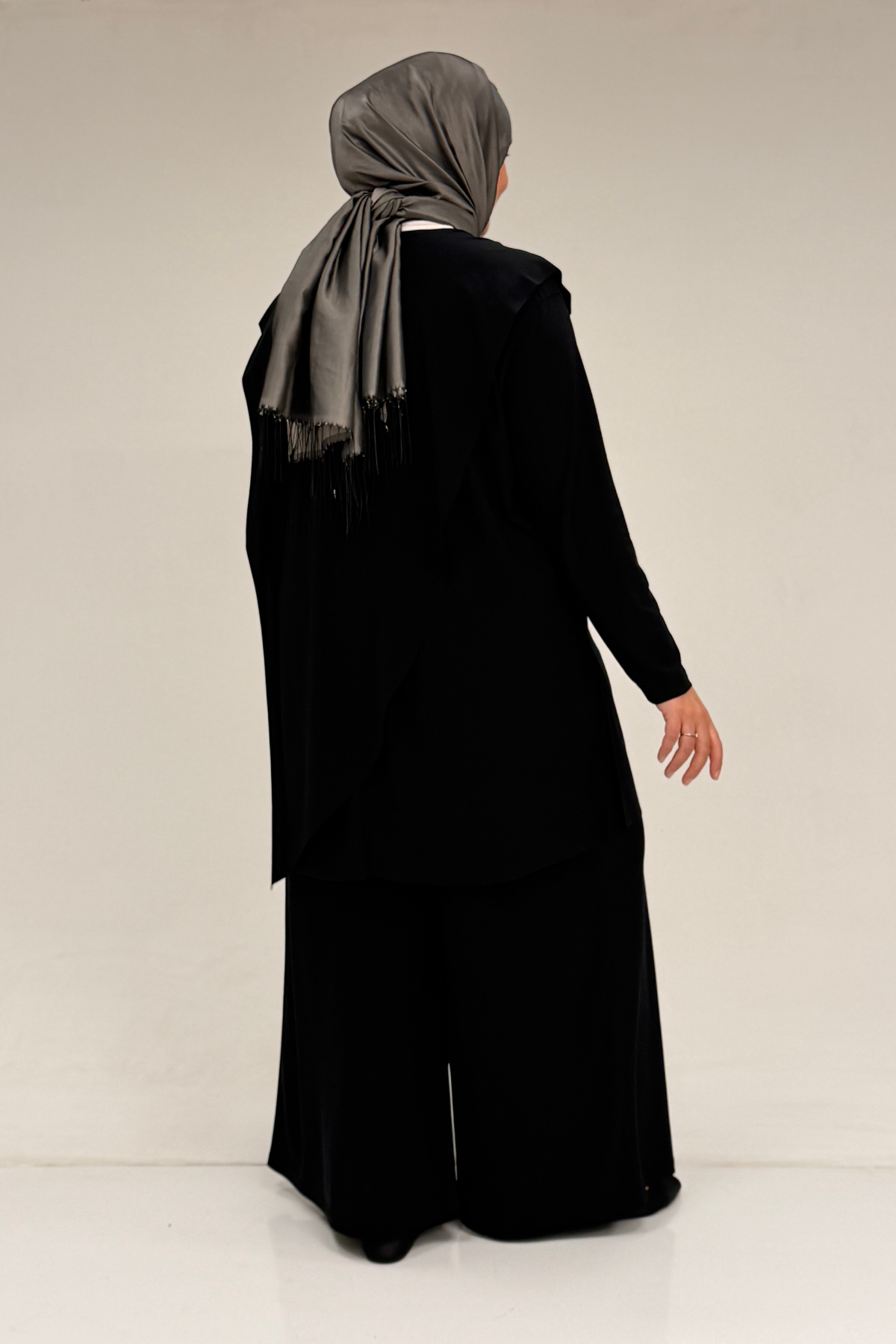 67004-E Büyük Beden Önü Ve Arkası Pelerin Detaylı Sandy Pantolonlu Takım - Siyah