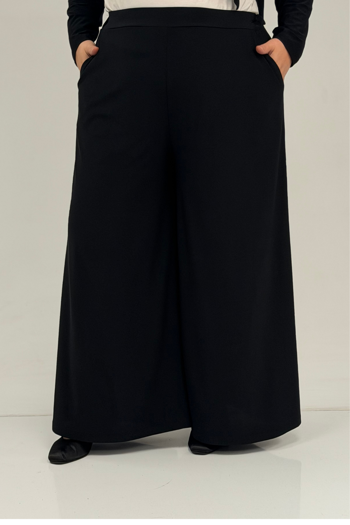 67004-E Büyük Beden Önü Ve Arkası Pelerin Detaylı Sandy Pantolonlu Takım - Siyah