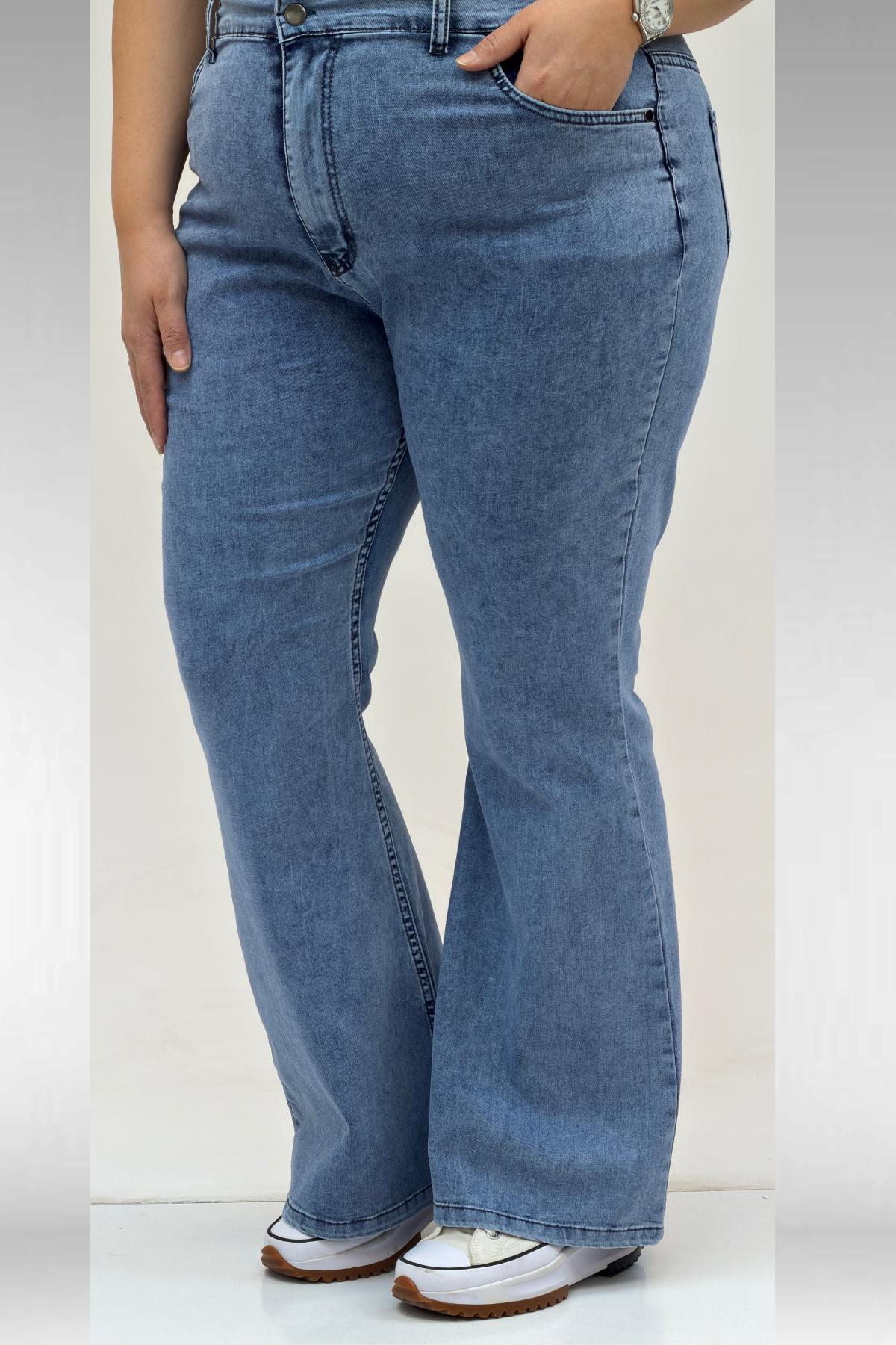 9110-11-E Büyük Beden İspanyol Paça Kot Pantolon - Buz Mavi