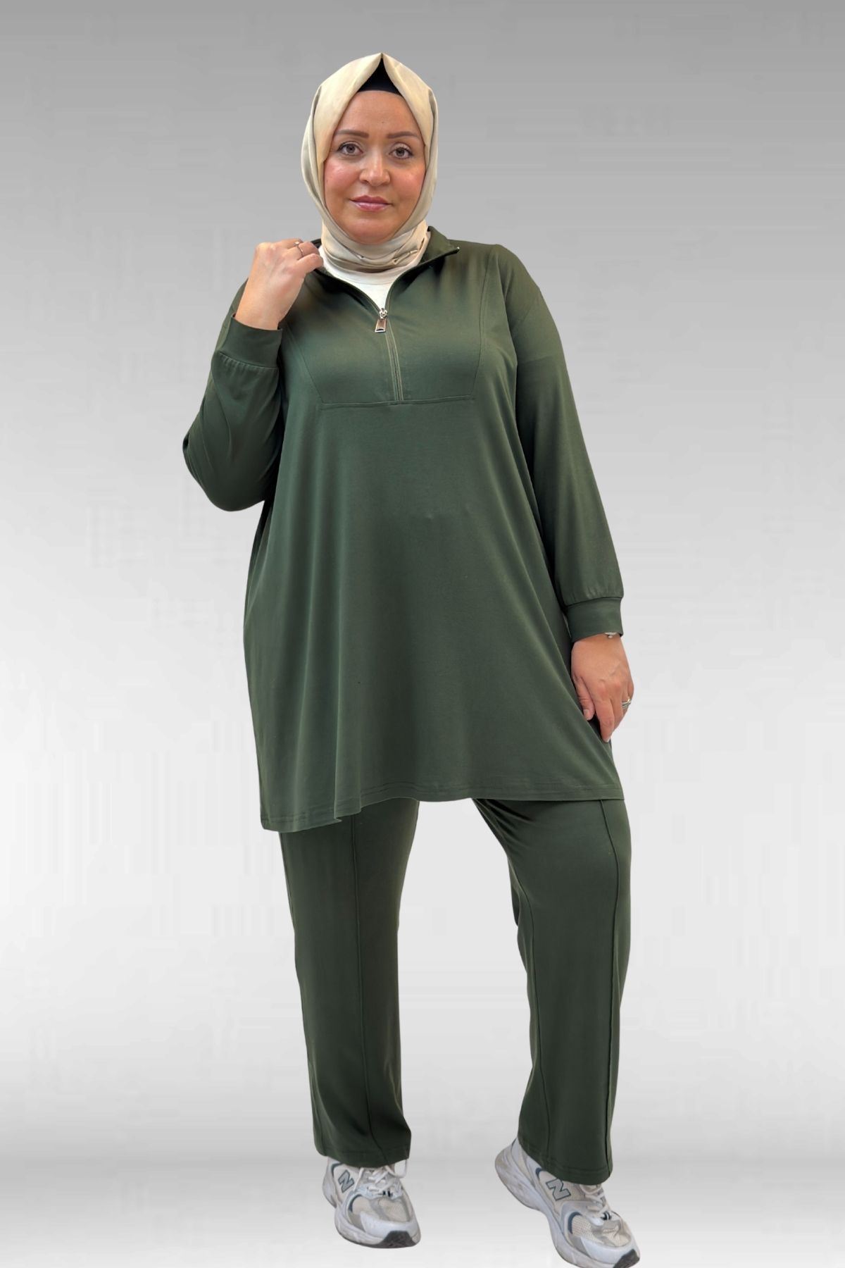 67014-E Büyük Beden Parçalı Yakalı Fermuarlı Pantolonlu Penye Takım - Haki