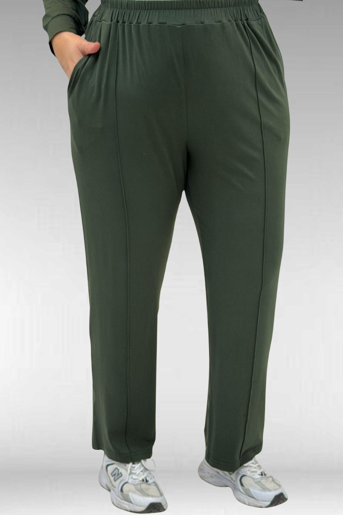 67014-E Büyük Beden Parçalı Yakalı Fermuarlı Pantolonlu Penye Takım - Haki