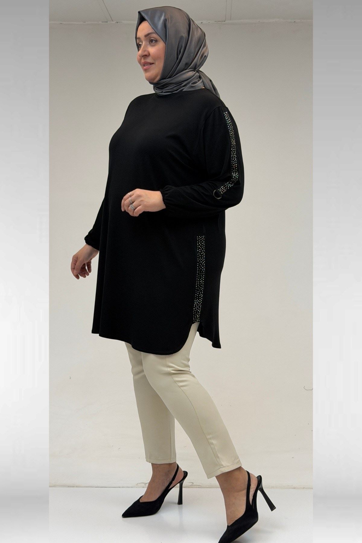 68016 Büyük Beden Yanları Taş Detaylı Penye Tunik - Siyah