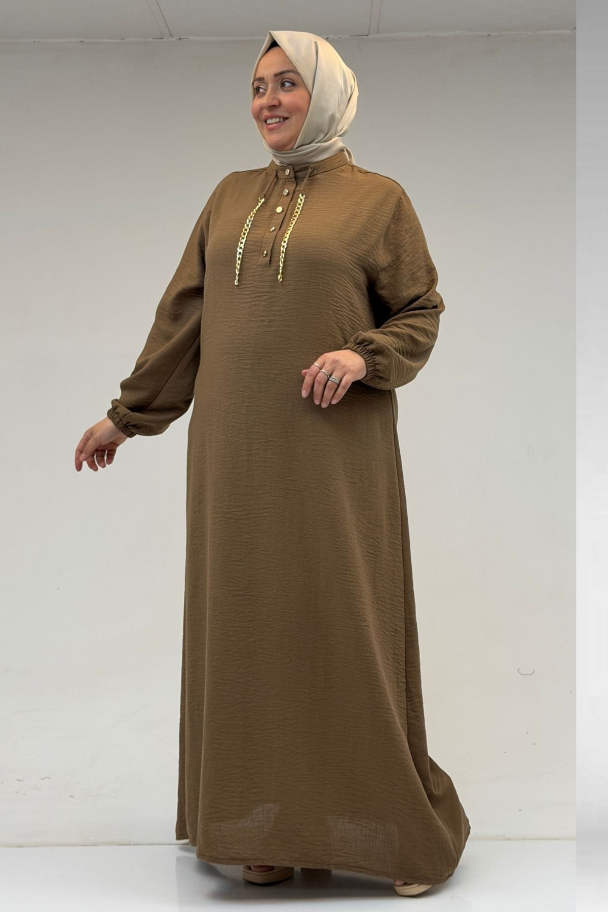 42010 Büyük Beden Keten Airobin Zincir Detaylı Elbise - Vizon