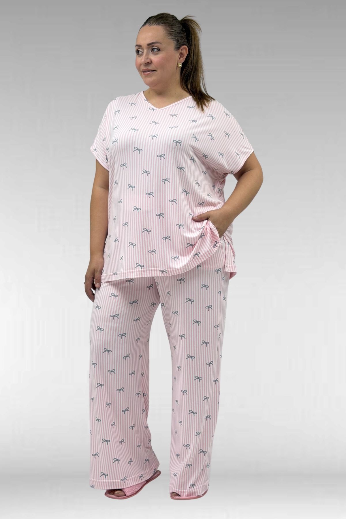 67802 Büyük Beden Yanı Yırtmaçlı Milan Pijama Takımı - Antrasit Kurdele Desenli