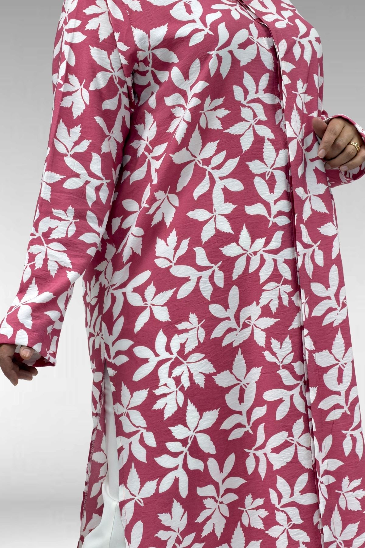 68045 Büyük Beden Kolu Kıvırma Detaylı Mango Tunik - Yaprak Desen Pembe