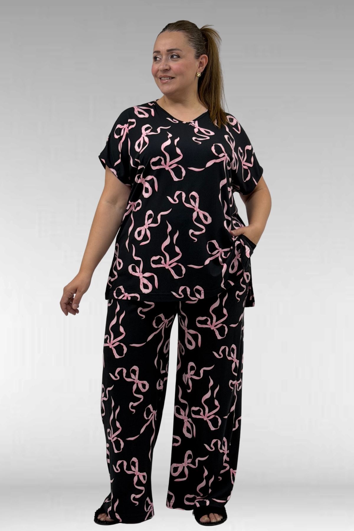 67802-E Büyük Beden Yanı Yırtmaçlı Milan Pijama Takımı - Pembe Kurdele Desenli