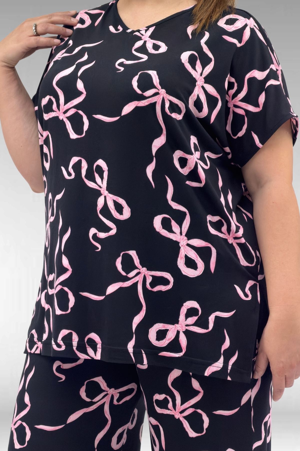 67802-E Büyük Beden Yanı Yırtmaçlı Milan Pijama Takımı - Pembe Kurdele Desenli
