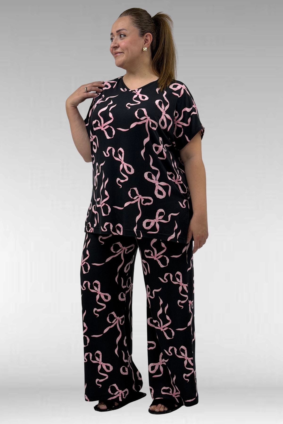 67802-E Büyük Beden Yanı Yırtmaçlı Milan Pijama Takımı - Pembe Kurdele Desenli
