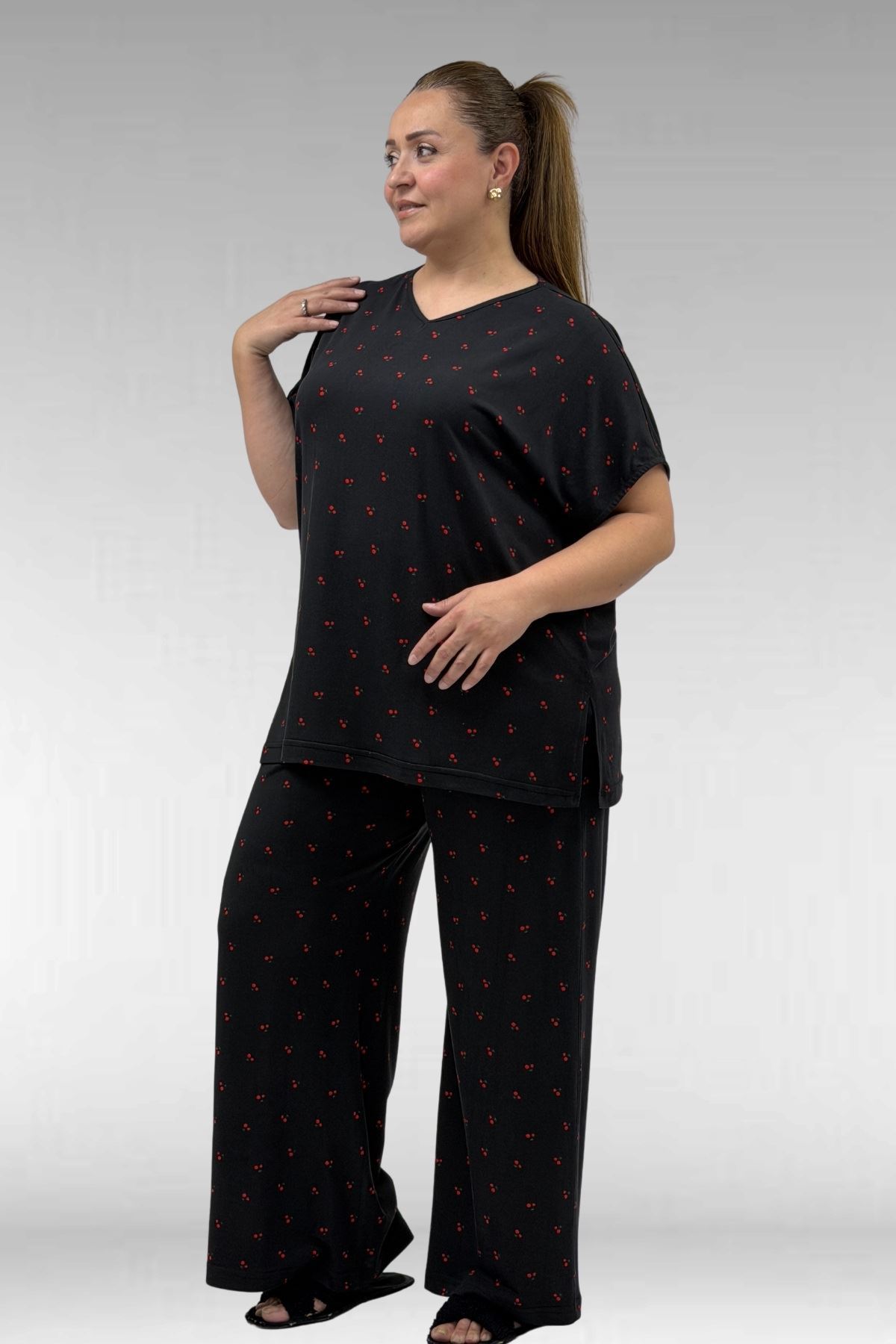 67802-E Büyük Beden Yanı Yırtmaçlı Milan Pijama Takımı - Kiraz Desenli