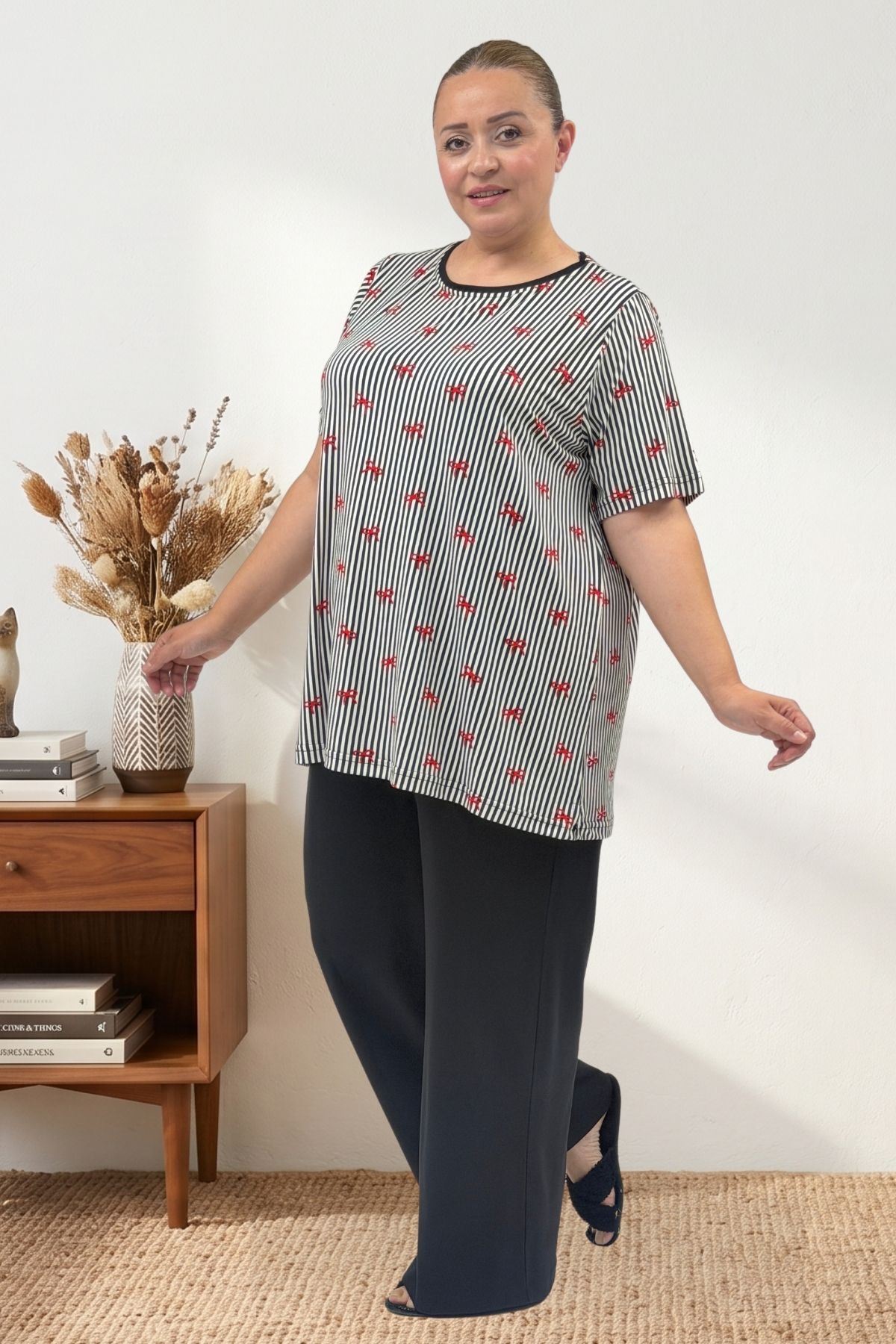 67809 Büyük Beden Üstü Desenli Kombinli Milan-Modal Pijama Takımı - Kırmızı Kurdele Desenli