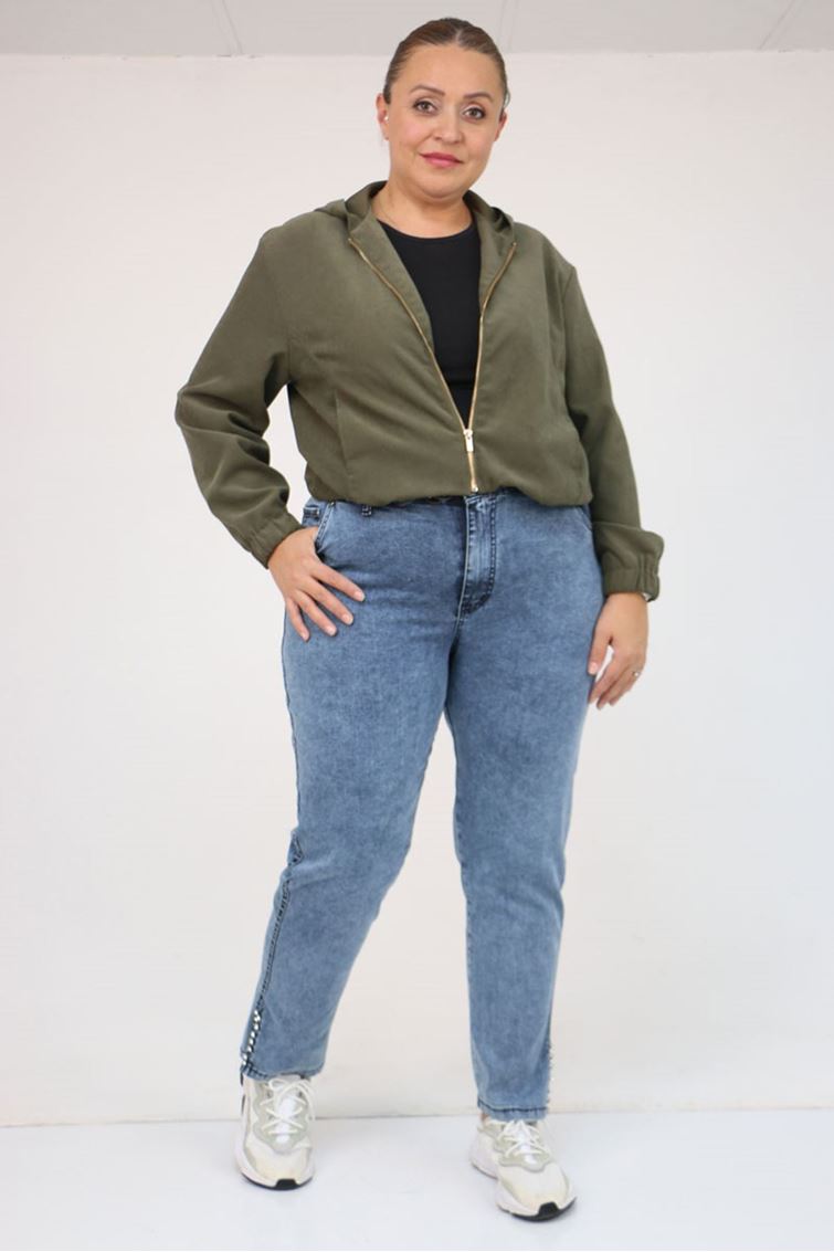 59031 Büyük Beden Paçası Yırtmaçlı Yırtmaçda Taş Detaylı Kot Pantolon - Kar Yıkama Mavi