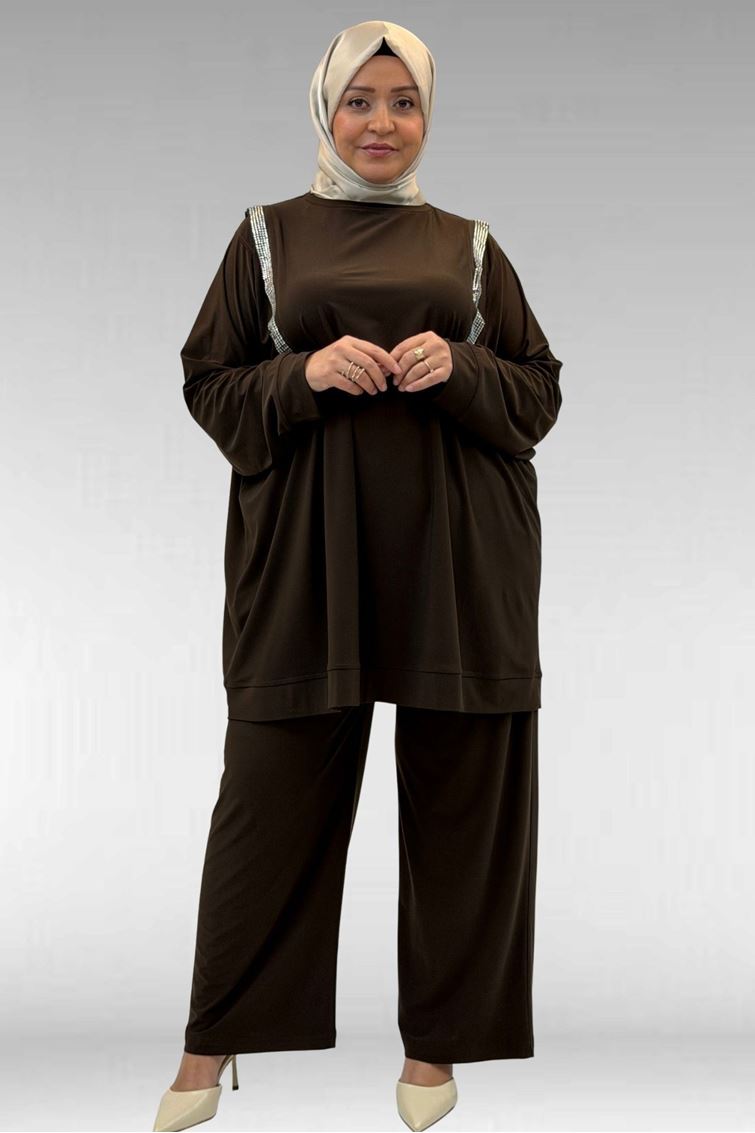 67022 Büyük Beden Omzu Taş Detaylı Sandy Pantolonlu Takım - Kahve
